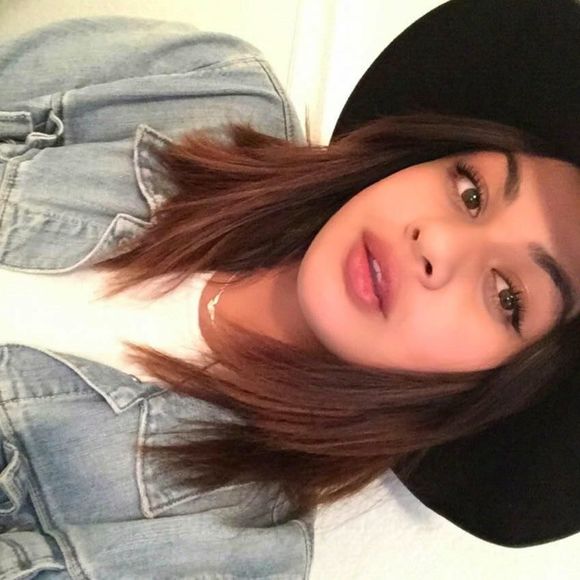 Meet your Posher, Mayra - Picture 1 of 1